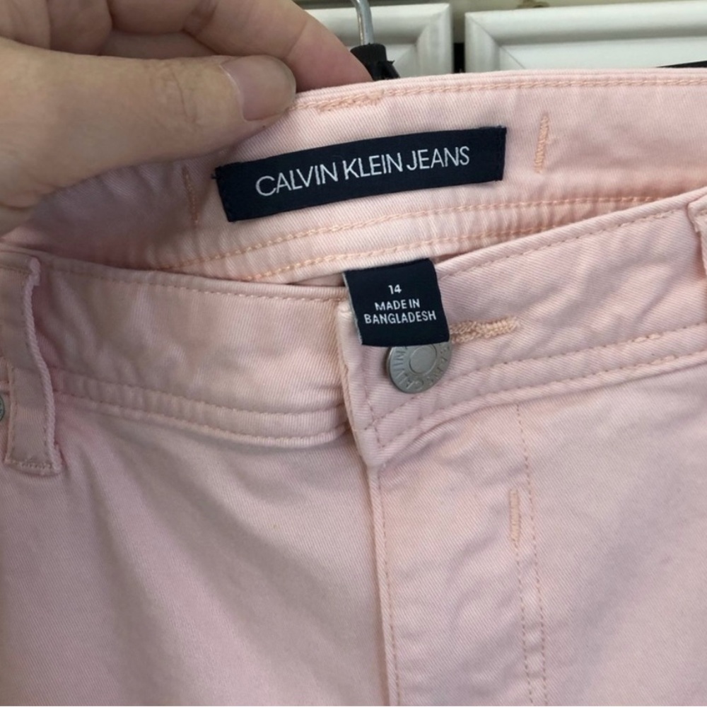 Calvin Klein women’s crop pink jeans